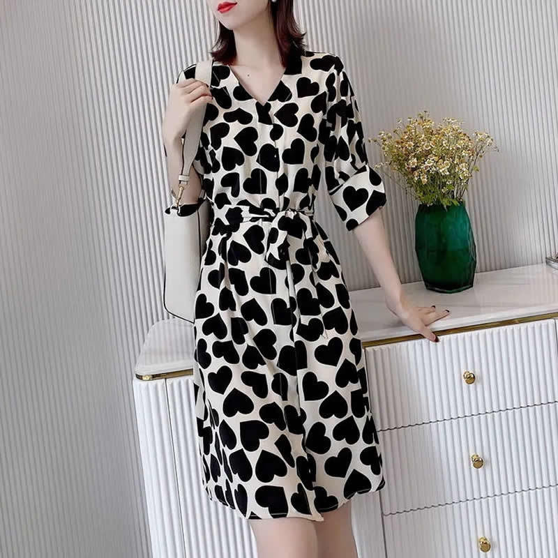 Κομψό Fashion Love Heart Printing Ζώνη Φορέματα Καλοκαίρι 2023 Νέο κοντό μανίκι με λαιμόκοψη V-λαιμόκοψη Slim Tunic Φόρεμα Midi Γυναικεία Ρούχα
