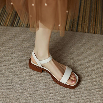 Дамски обувки с ниски токчета Обувки Външни сандали за жени Бежово лято 2024 Една дума Квадратни шик и елегантни Вип на едро