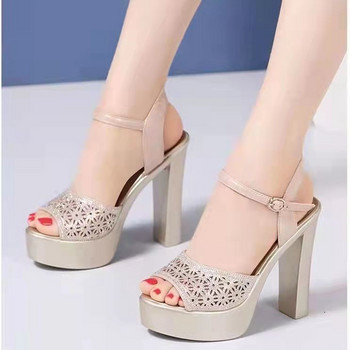 2024 Сандали Дамски летни нови дамски обувки с отворени пръсти Една линия Каишка с катарама Дебел ток Модел Показване Обувки на супер висок ток Секси S