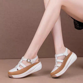 2023 Летни нови дамски обувки Модни издълбани дишащи смесени цветове Меки подметки Сандали на клинове Обувки за жени Сандалии