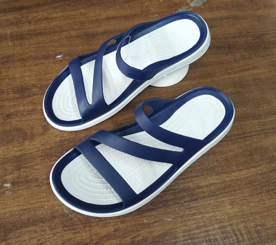 2021 Summer Thicken Szandál csúszás női Croc csúszásgátló lyuk zselés cipők lapos kerti strandcipők ház papucs papucs női