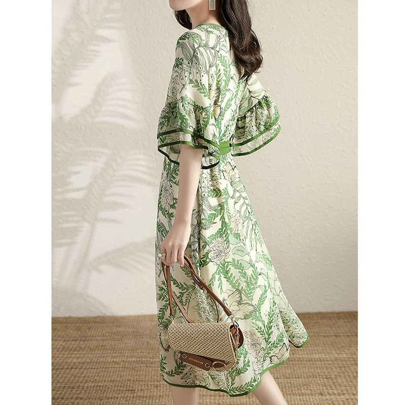 Suvine uus 2023 elegantne pitsitud kaunistusega lootoselehed lühikeste varrukatega naiste V-kaelusega trükiga sidemega roheline keskmise pikkusega kleit