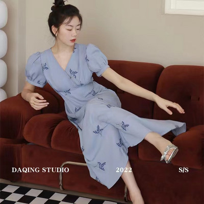 2024. aasta suvi naiste uus moodne V-kaelusega lilleline kleit Naistele mõeldud pikad avarad A-kujulised kleidid Naiste prinditud lühikeste varrukatega Vestidos H82