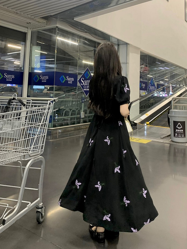 2024. aasta suvi naiste uus moodne V-kaelusega lilleline kleit Naistele mõeldud pikad avarad A-kujulised kleidid Naiste prinditud lühikeste varrukatega Vestidos H82