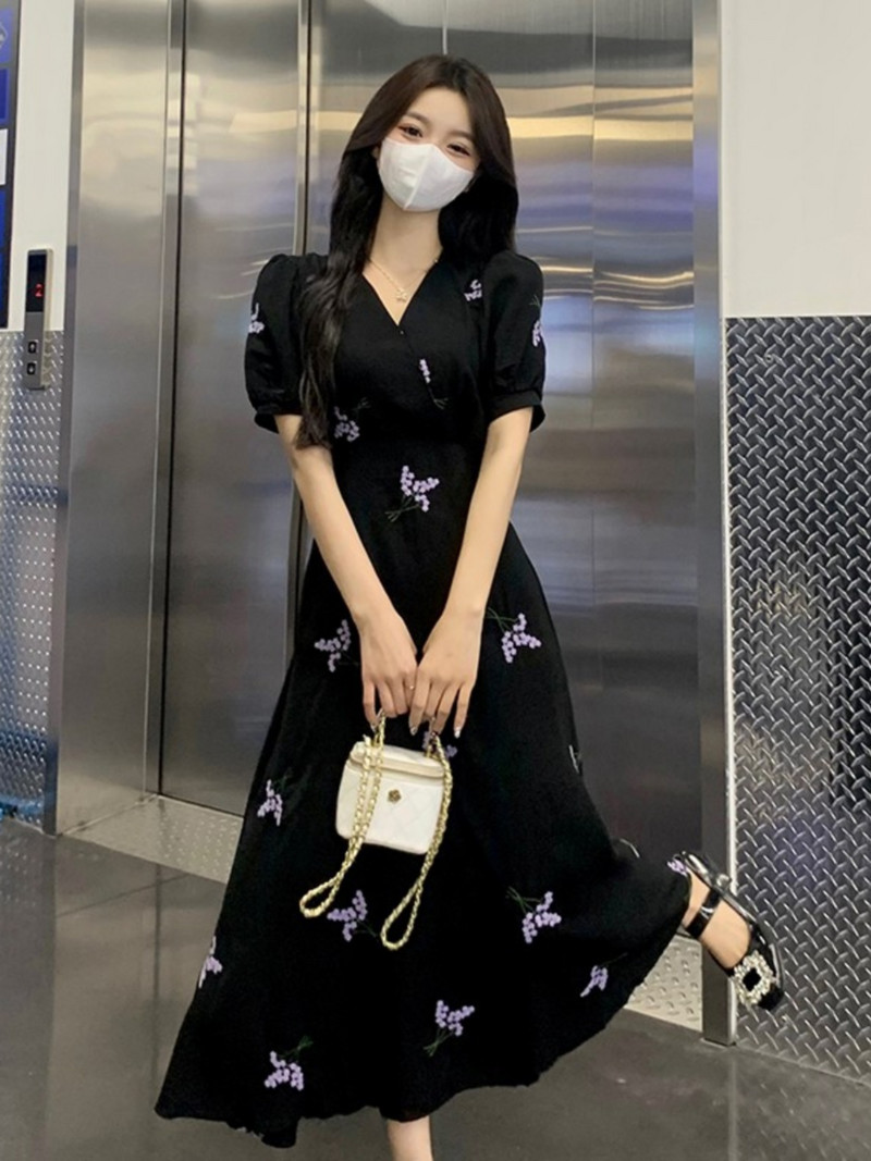 2024. aasta suvi naiste uus moodne V-kaelusega lilleline kleit Naistele mõeldud pikad avarad A-kujulised kleidid Naiste prinditud lühikeste varrukatega Vestidos H82