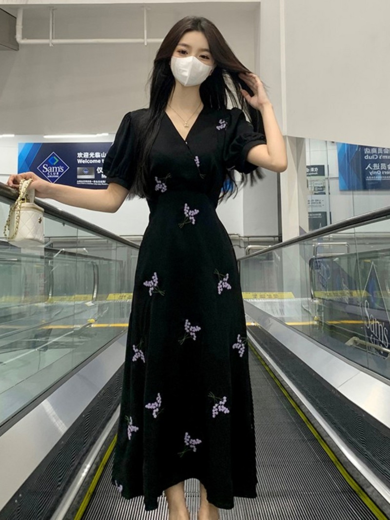 2024. aasta suvi naiste uus moodne V-kaelusega lilleline kleit Naistele mõeldud pikad avarad A-kujulised kleidid Naiste prinditud lühikeste varrukatega Vestidos H82