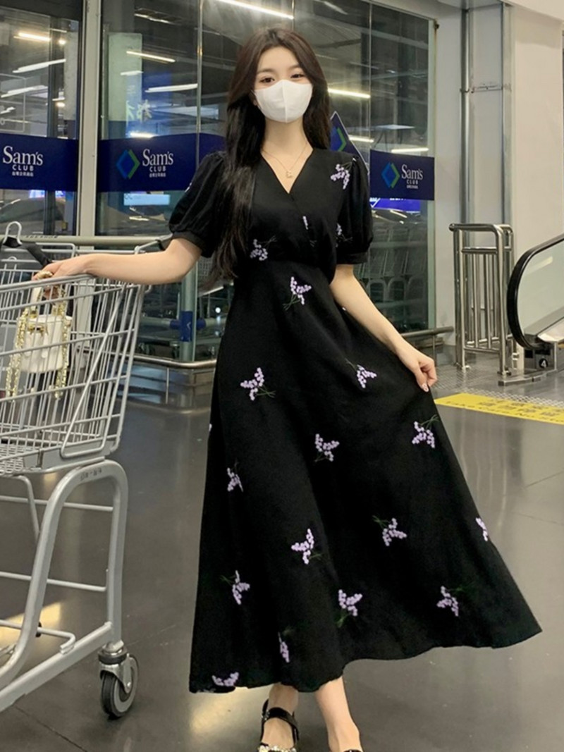 2024. aasta suvi naiste uus moodne V-kaelusega lilleline kleit Naistele mõeldud pikad avarad A-kujulised kleidid Naiste prinditud lühikeste varrukatega Vestidos H82