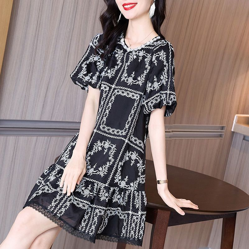 Elegantna labava čipkana mini haljina s otisnutim naborima i volanima Ženska odjeća Ljeto 2023. Nove prevelike ženske haljine s puf rukavima
