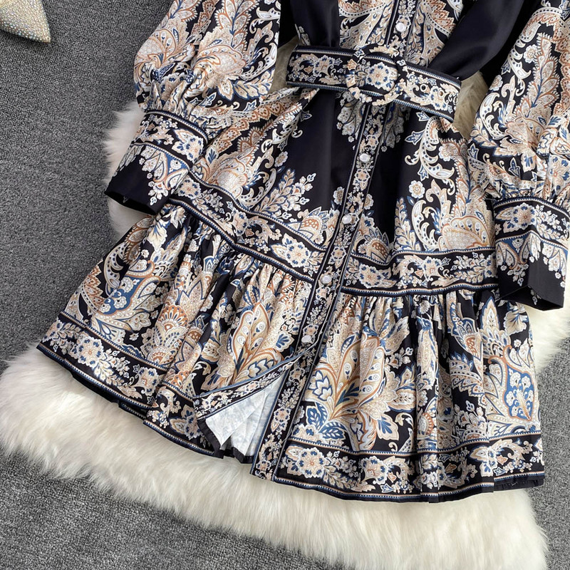 Rudens vintage pils stila kleita ar kaklu, laterna, piedurknēm, volāniem ar vienu rindu jostasvietā