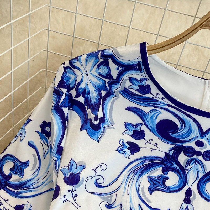 Γυναικείο καλοκαιρινό φόρεμα σχεδιαστή μόδας Banulin, κοντό μανίκι με λαιμόκοψη σε μπλε και άσπρο πορσελάνινο στάμπα με ψηλόμεσο Midi φόρεμα διακοπών