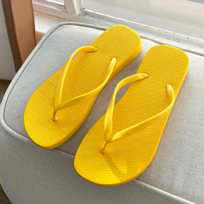 Uued plätud suvised rannaäärsed vabaaja sussid