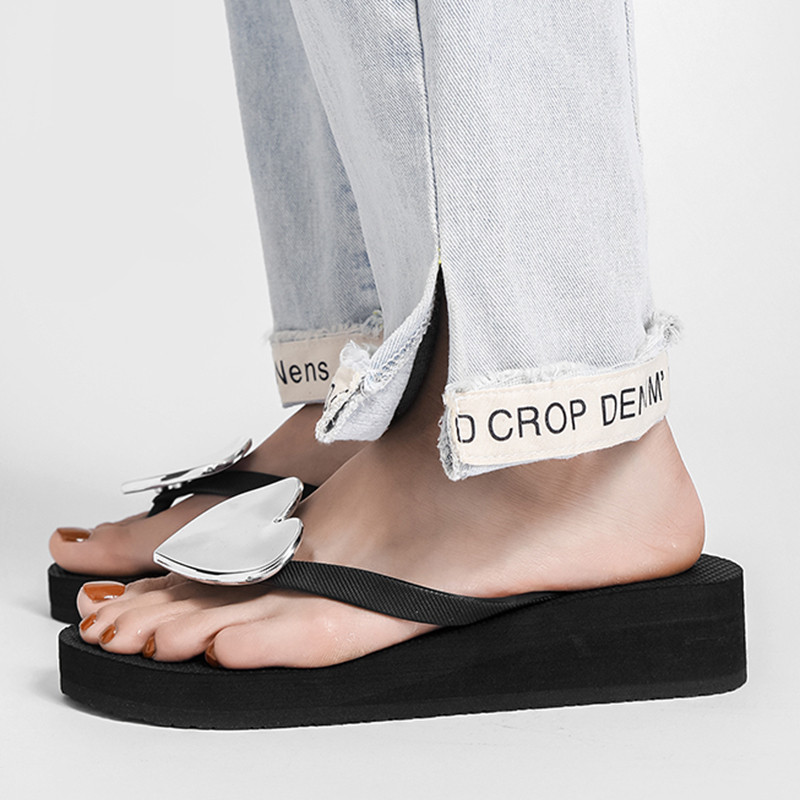 Suvised naiste plätud metallist südamekaunistused kiilud sussid õues puukingad Aiakingad Rannasandaalid siseruumides Kodus liumäed Naine