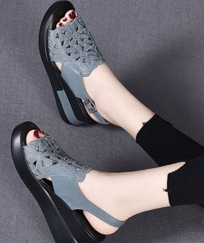 Női szandálok Platform Wedge Heel szandálok Bőr szandálok Peep Toe Wedges Nyári papucsok Elegáns nyári cipők