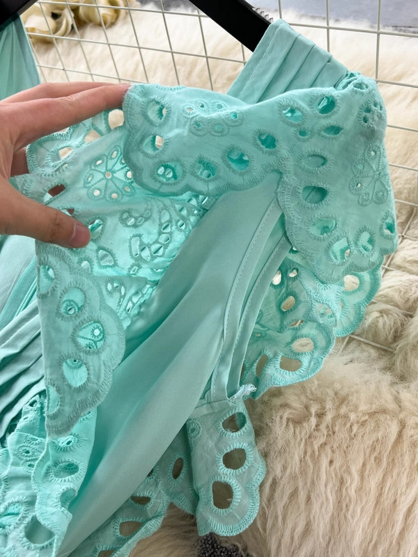 Suvepuhkus, õõnsad puuvillased riided, naiste varrukateta kleit, V-kaelusega volangid, tikandid, lilleääred, pidulikud pikad vestid