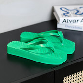 Naiste disainitud plätud, kandiline pea virsikuvärvi süda EVA plätud mereäärsed platvormsussid EVA kiilud naiste luksuslikud sandaalid