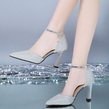 2022 г. Обувки с висок ток с дебел ток Женски приказен вятър Летни нови универсални сандали с каишка с остри пръсти за момичета за жени