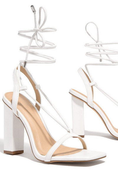 Moodsad naiste pumbad rihmad Naiste kingad ruudukujulised naiste kõrged kontsad paksu kontsaga sandaalid 2024 Uus mitmekülgne Zapatos De Mujer