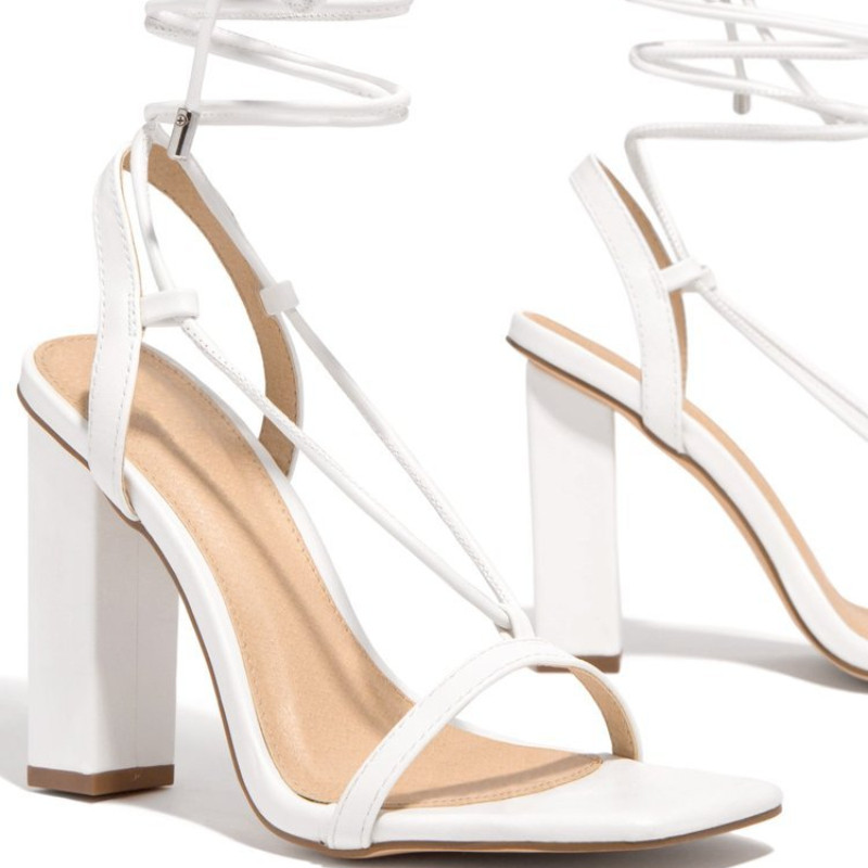 Moodsad naiste pumbad rihmad Naiste kingad ruudukujulised naiste kõrged kontsad paksu kontsaga sandaalid 2024 Uus mitmekülgne Zapatos De Mujer