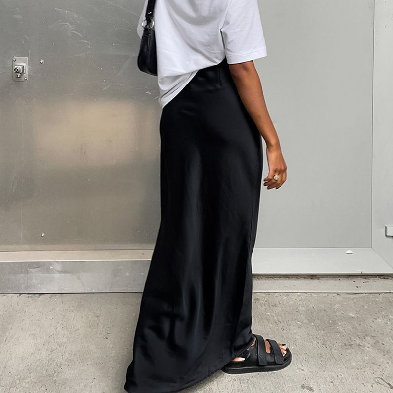 Női szatén fekete hosszú szoknya Y2K tavaszi magas derekú csípő csomag női alkalmi laza szoknya divat utcai tömör női szoknya