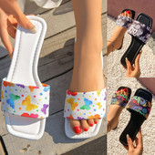 Σανδάλια μεγάλου μεγέθους Παντόφλες για γυναικείες καλοκαιρινές πολύχρωμες στάμπες πεταλούδας με ίσιο κάτω μέρος παραλία Εξωτερικά παπούτσια Γυναικεία τάση 2024