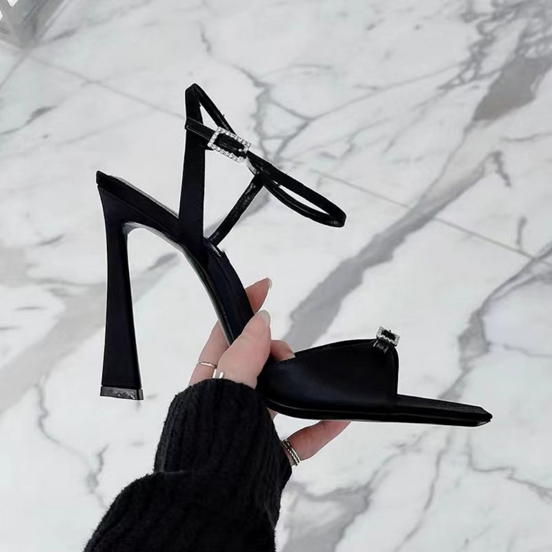 Ljetne niske sandale 2024. Žensko kožno odijelo Ženske bež ženske cipele Visoke potpetice Niske pete crne udobne Nove stileto djevojke Fas