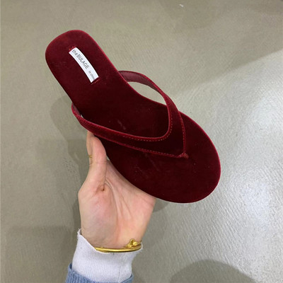 2024. aasta disainer, suvine naiste sussid, moekas klamber, varbaosa, lamedad kontsad, hõbedased naiste rannajalatsid, plätud