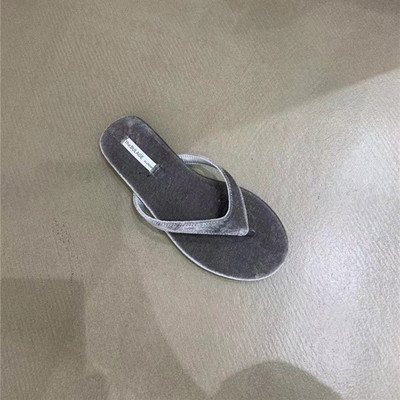 2024. aasta disainer, suvine naiste sussid, moekas klamber, varbaosa, lamedad kontsad, hõbedased naiste rannajalatsid, plätud