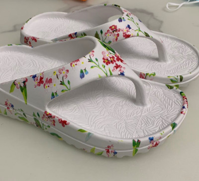 Memory Sponge Massage Meeste plätud suvised libisemisvastased välisandaaliklambrid vabaaja rannamaja kummist pehmed naiste sussid