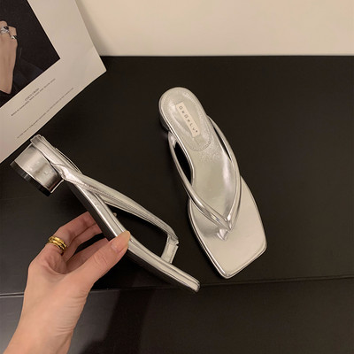 2024 nyári női papucsok divatos csíptetős orrú alacsonysarkú ezüstös női szabadtéri strandcipők Zapatillas De Mujer flip-flop