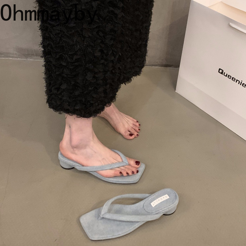 2024 nyári női papucsok divatos csíptetős orrú alacsonysarkú ezüstös női szabadtéri strandcipők Zapatillas De Mujer flip-flop