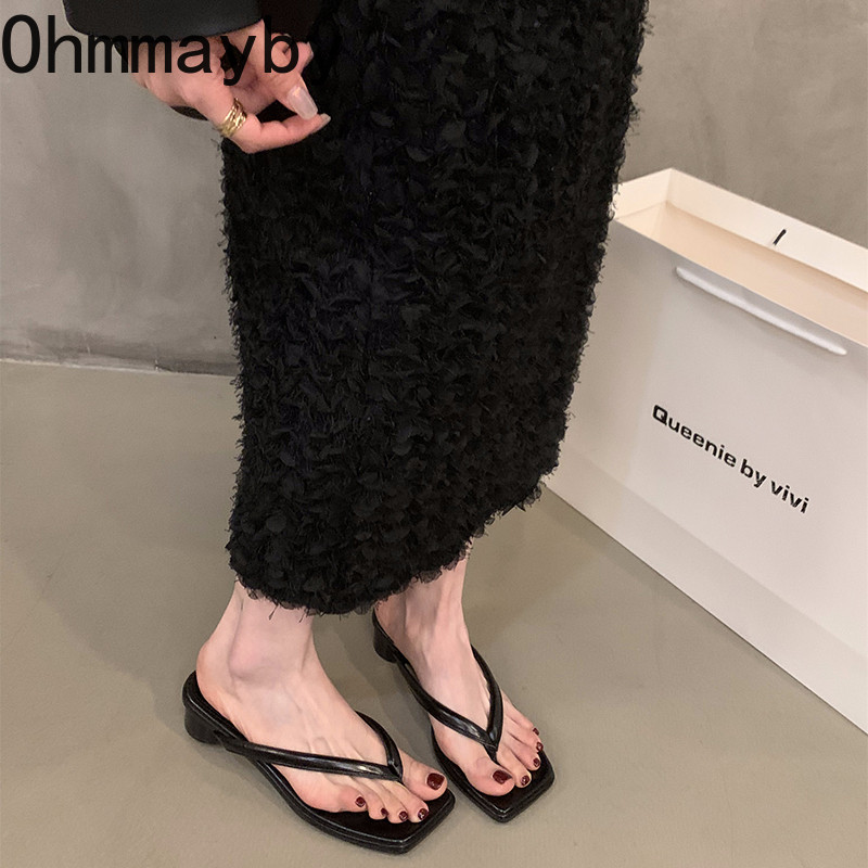 2024 nyári női papucsok divatos csíptetős orrú alacsonysarkú ezüstös női szabadtéri strandcipők Zapatillas De Mujer flip-flop