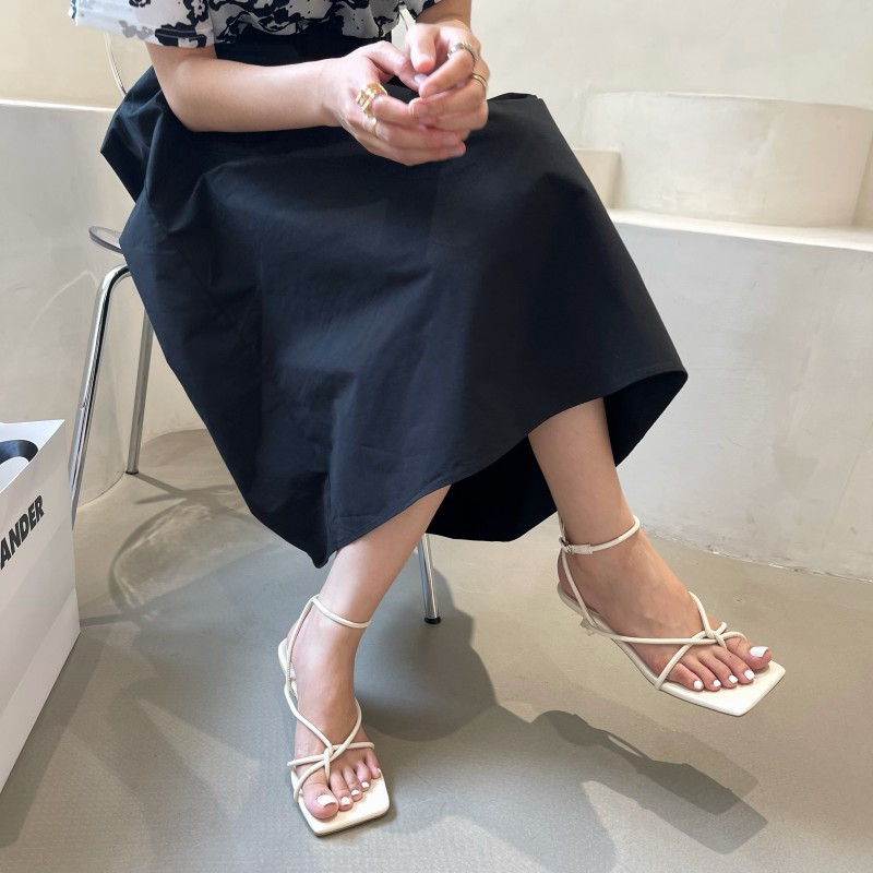 Madalad sandaalid, naiste nahkkostüüm, naiste beež, 2022. aasta suvised naiste kingad, läbipaistvad kontsad, kesk pandlarihm, madala kontsaga must Gladiator Fa