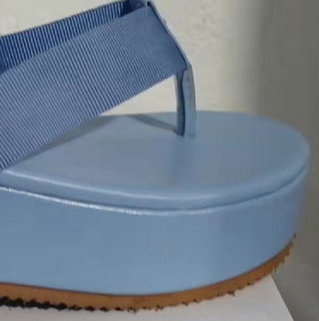 Чехли с дебела подметка Дамски обувки на платформа Лято 2022 Нови клиновидни токчета Джапанки Устойчиви на износване Сандали