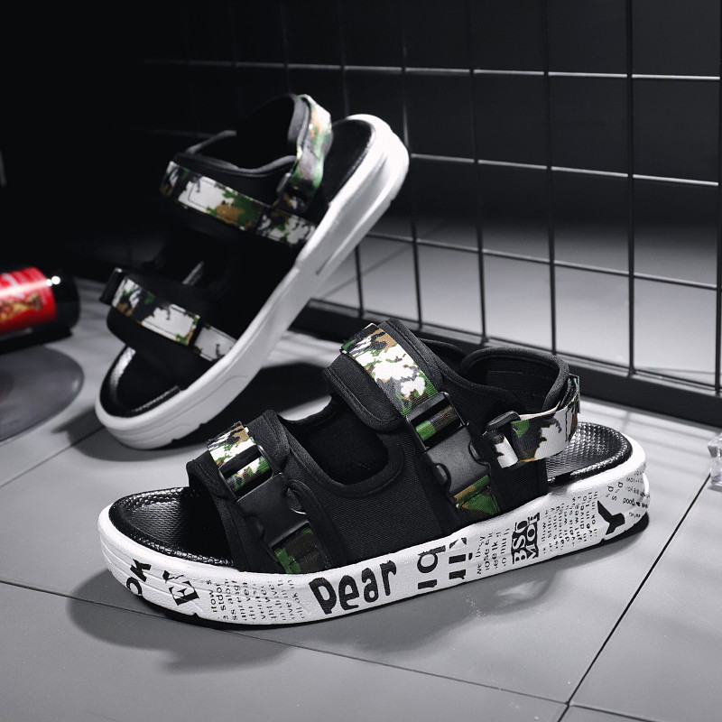 2024 új nyári férfi szandálok kültéri horoghurok papucsok csúszásmentes puha talp nagy méretű strandcipők divatos férfi papucsok