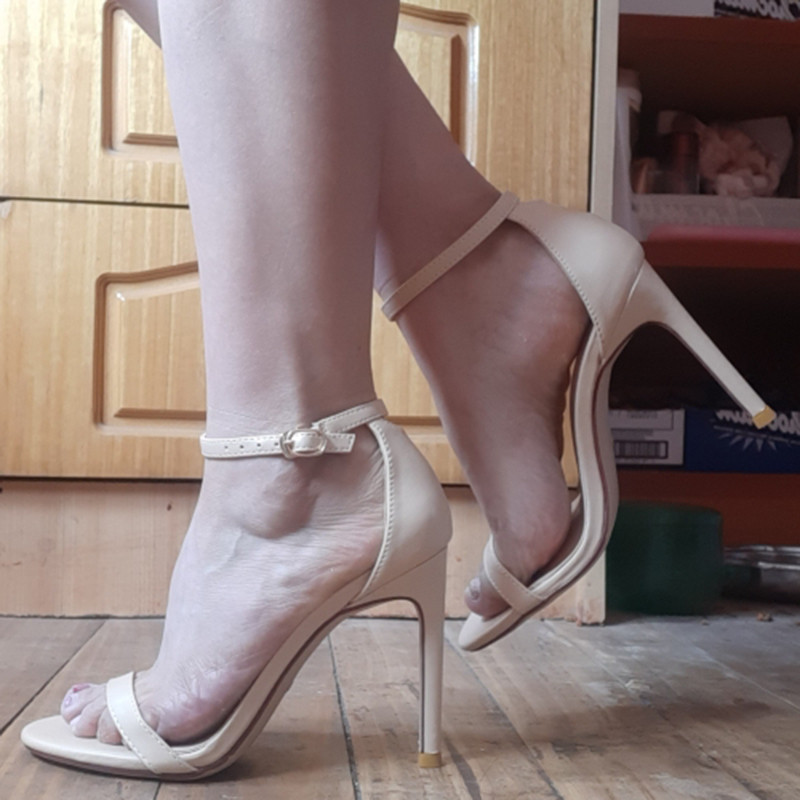 2023 Žene 10 8 Sandale s visokom potpeticom 6 cm Ženske fetiš striptizete Plus veličina 33-43 Cipele s remenom Striptizete Špice niske pete Gole salonke