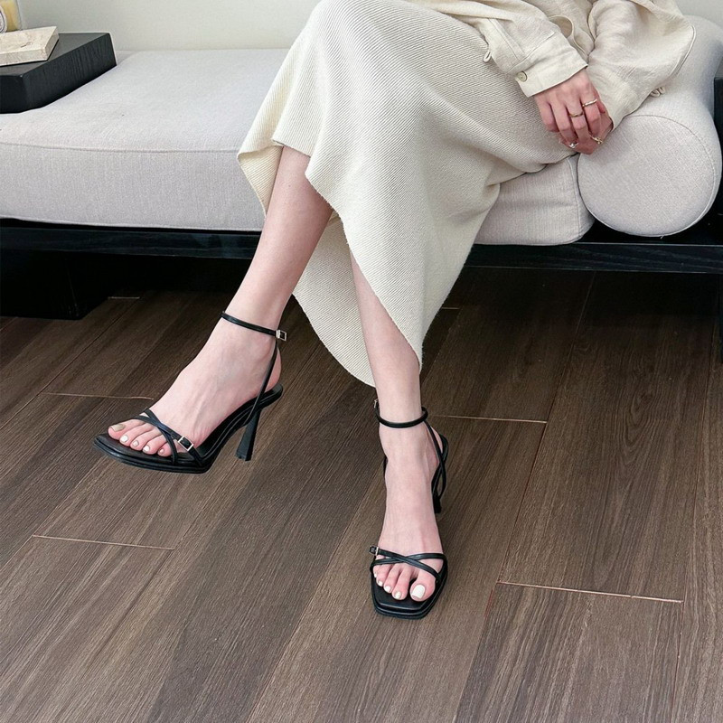 2023 Bokapántos Női Fehér szandál Nyári divat Szexi vékony magassarkú Gladiátor Szandál Keskeny Szíj Party Ruha Pumpák Cipők