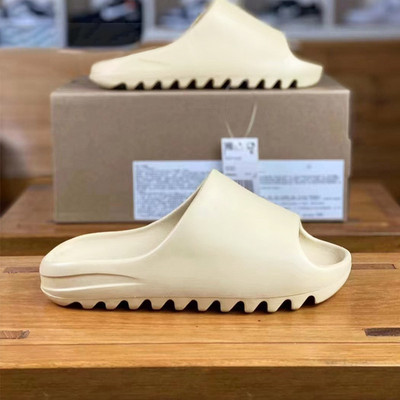 2023 Нова марка сандали чехли Yzy слайдове sand bone glow green mineral pure мъжки дамски чехли размер 36-45 външни нехлъзгащи се обувки
