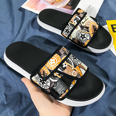 2024 Nove muške papuče Cipele za par Modne ljetne cipele za plažu Prozračne cipele za muškarce Dizajnerske cipele Muške sandalije Tapočki 슬리퍼