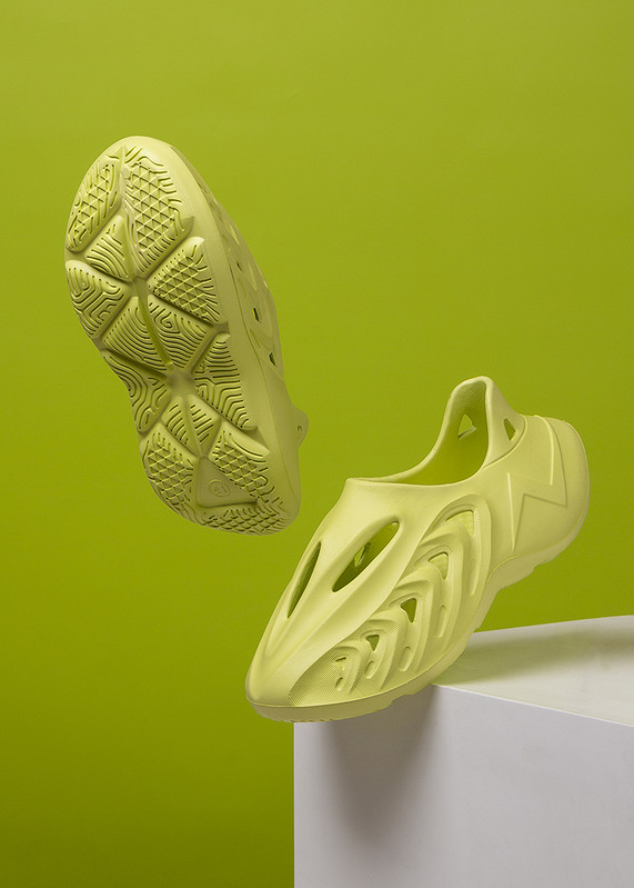 Unisex sandale za plažu Dizajnerske papuče s rupama na vezivanje Tenisice Cipele za vodu EVA Žene Muškarci Šuplje vrtne cipele Natikače Muške papuče