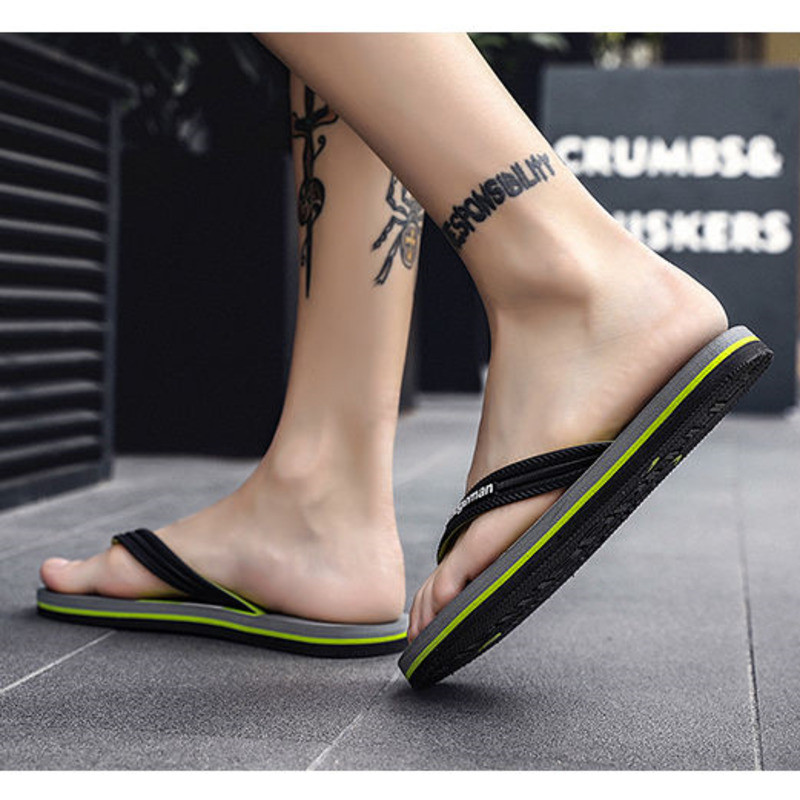 2021. aasta uued meeste sussid, plätud, sandaalid, disainitud luksuslikud meeste kingad, meeste sussid õues, libisemiskindlad kodus rannasussid