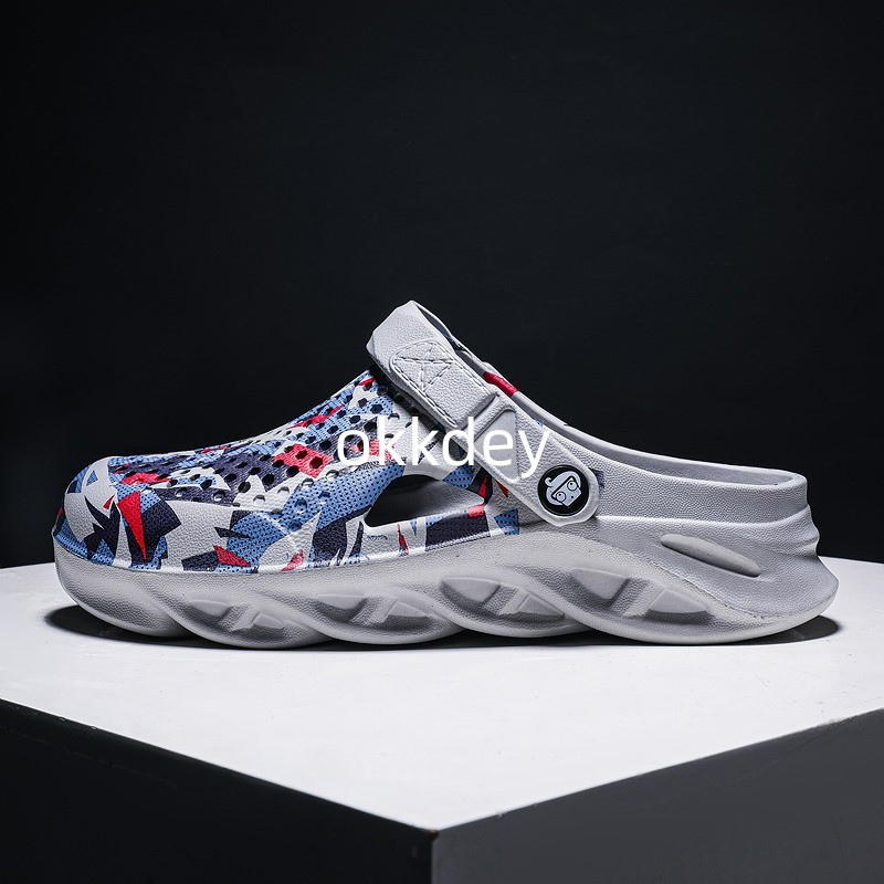 2023 Új nyári papucs Férfi Kültéri Könnyű Wading Férfi Platform Soft Beach Sport Csúszásgátló Designer Replica Papucs traf