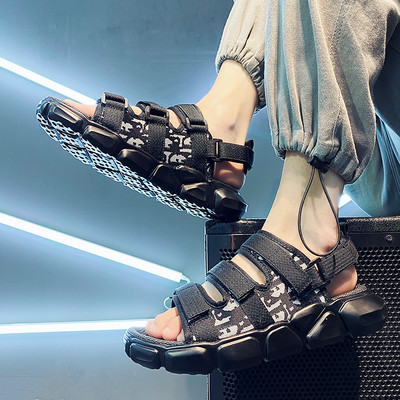 Platvorm Meeste sandaalid vabaaja veekindel õues Mugavad trendikad jalatsid Hingavad rannasandaalid Kevadsuvi Põhiline