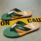 Olcsó akciós férfi papucs 2023 nyári könnyű férfi strandcipők divatos kényelmes lapos férfi papucsok Chinelo Masculino