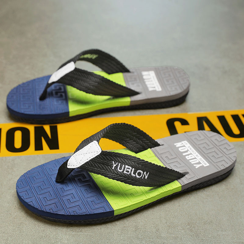 Olcsó akciós férfi papucs 2023 nyári könnyű férfi strandcipők divatos kényelmes lapos férfi papucsok Chinelo Masculino