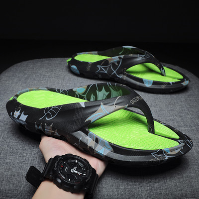 Kvaliteetsed meeste plätud välissussid siseruumides rannas meeste pehme paksu põhjaga libisemiskindlad vannitoasussid kingad meeste sandaalid