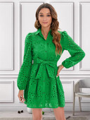 Aasadega tikandiga kleit vööga pikkade varrukatega põlvede kohal, pitsrõivad naisteriided kevadsuveks