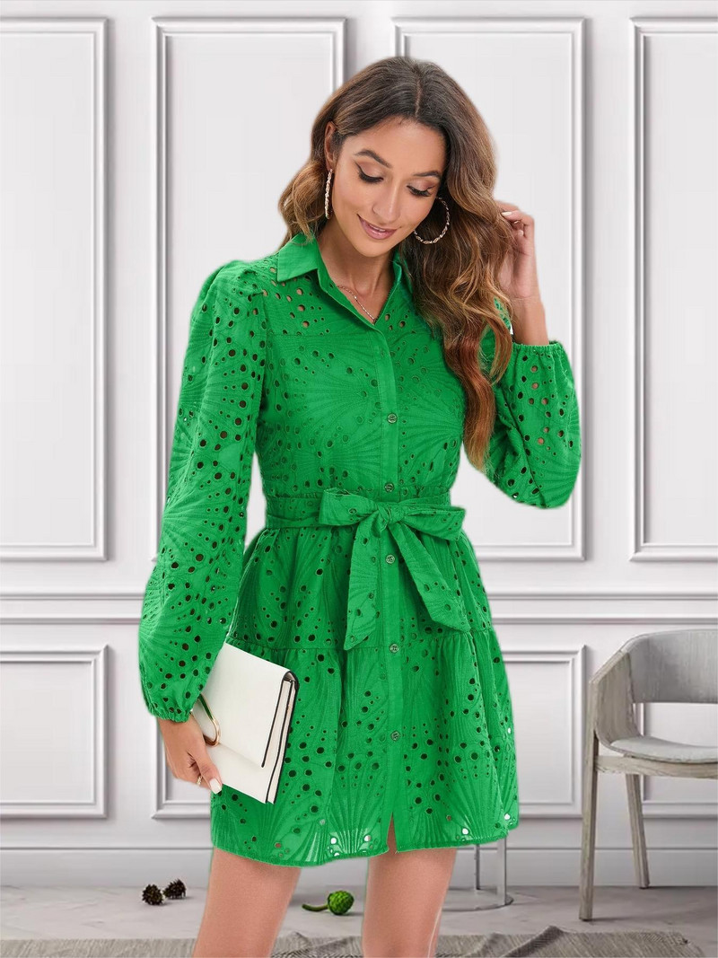 Aasadega tikandiga kleit vööga pikkade varrukatega põlvede kohal, pitsrõivad naisteriided kevadsuveks