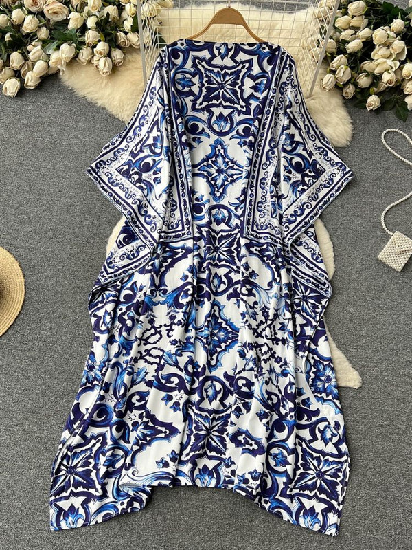 Ljetna moda 2023. Plavo-bijeli porculanski print dugi široki ženski ogrtač s šišmiš rukavima, retro zarezani izrez s bočnim razdjelima