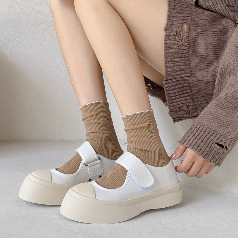 Új, 2024-es őszi női zoknik Virágos hímzés Japán Kawaii Aranyos Zokni Koreai Egyszínű Egyszínű Harajuku Vintage Crew Zokni