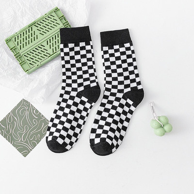 1 par pamučnih modnih hip hop muških ženskih uniseks čarapa Harajuku mlada djevojka dama karirano Klizanje šahovnica Vesele čarape Smiješne Sokken